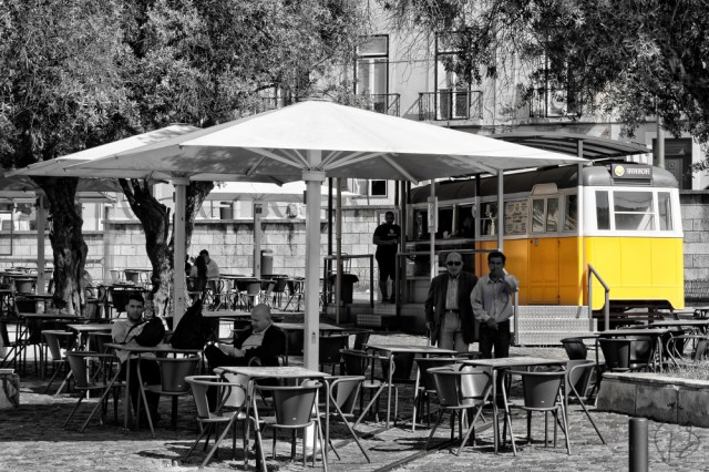 kafic tramvaj belem_sve crno osim tram-1_potpis