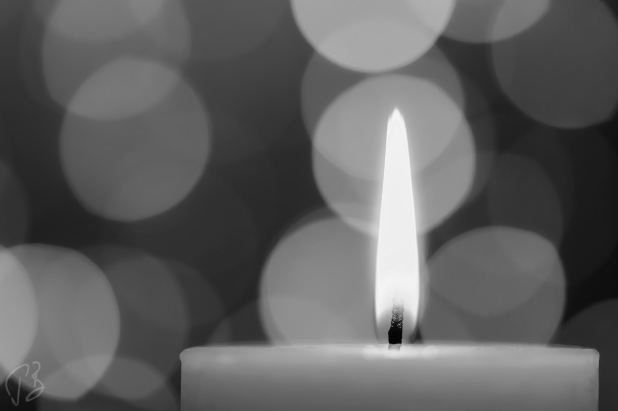 svijeca-bokeh-bw-1_potpis_scale