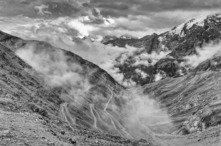 passo-stelvio-bw_sesta-1_potpis_scale