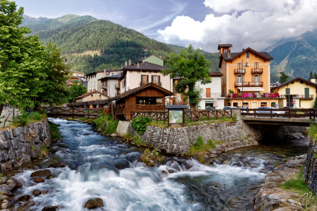 THURSDAY’S SPECIAL: PICK A WORD IN JULY – Y3 (canicular, splash, feathered, marine,&nbsp;scenic)