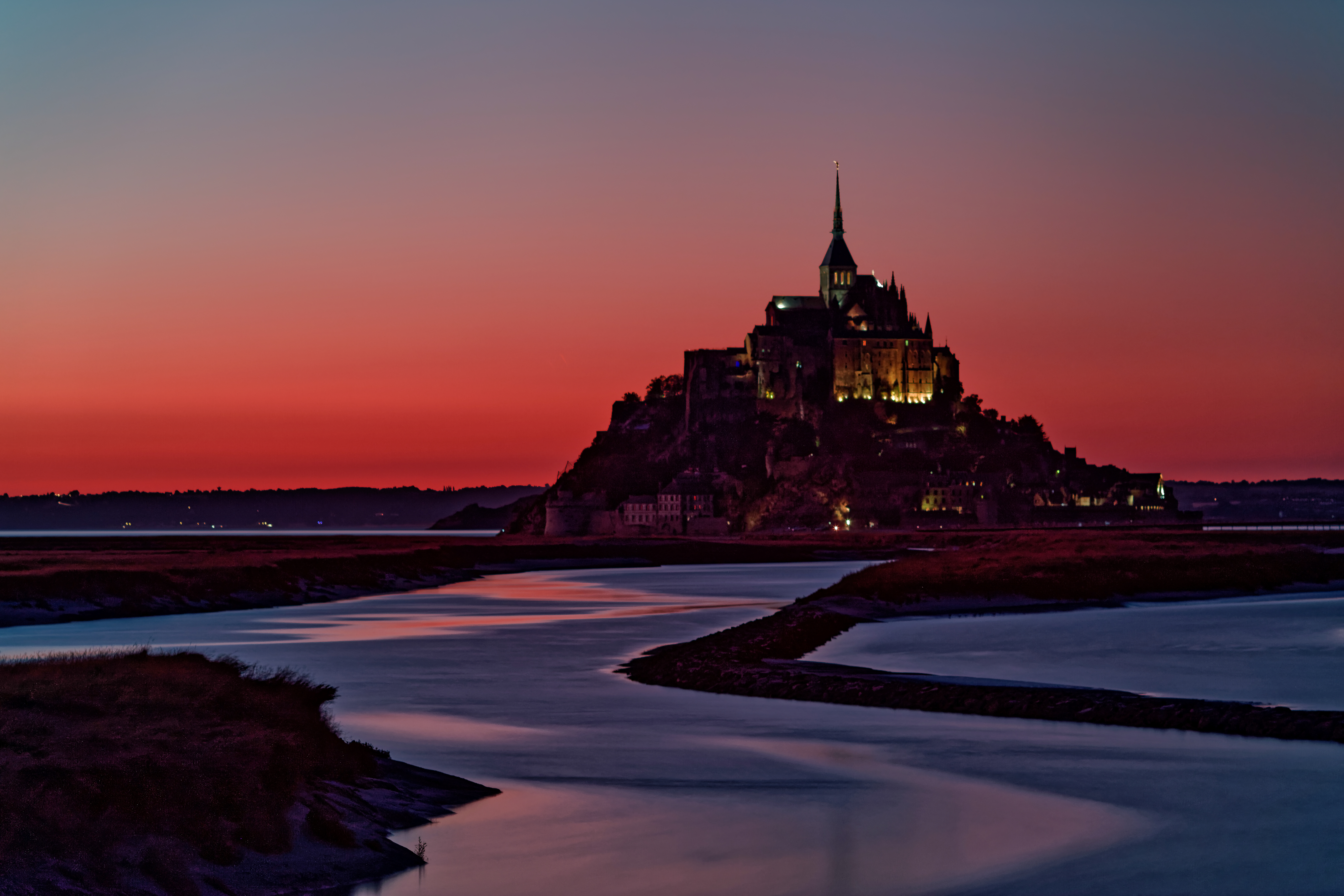 Mont Saint Michel crveni